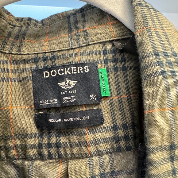 Button down - Picture 2 of 2